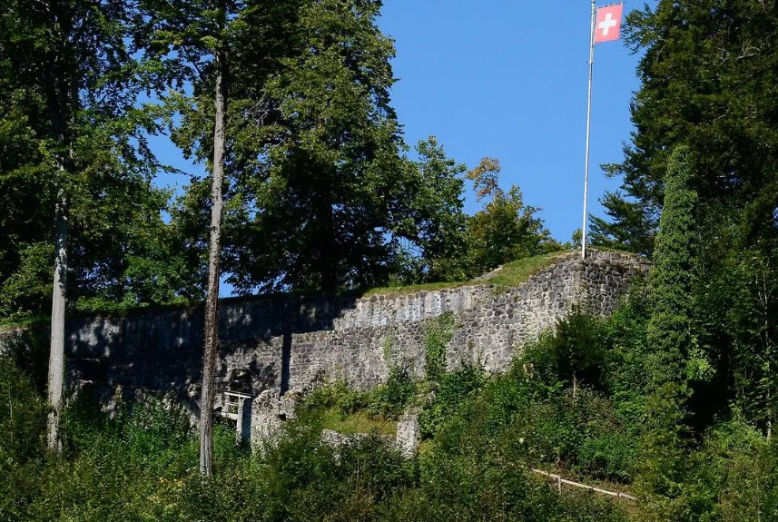 Ruin Breitenlandenberg, Switzerland